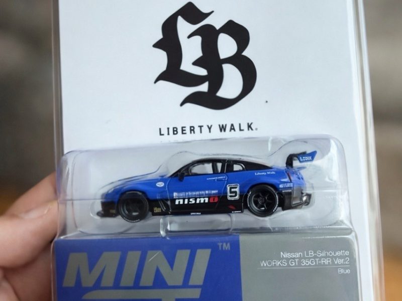 LBWK MINI GT Nissan 35GT-RR NISMO MINIGT
